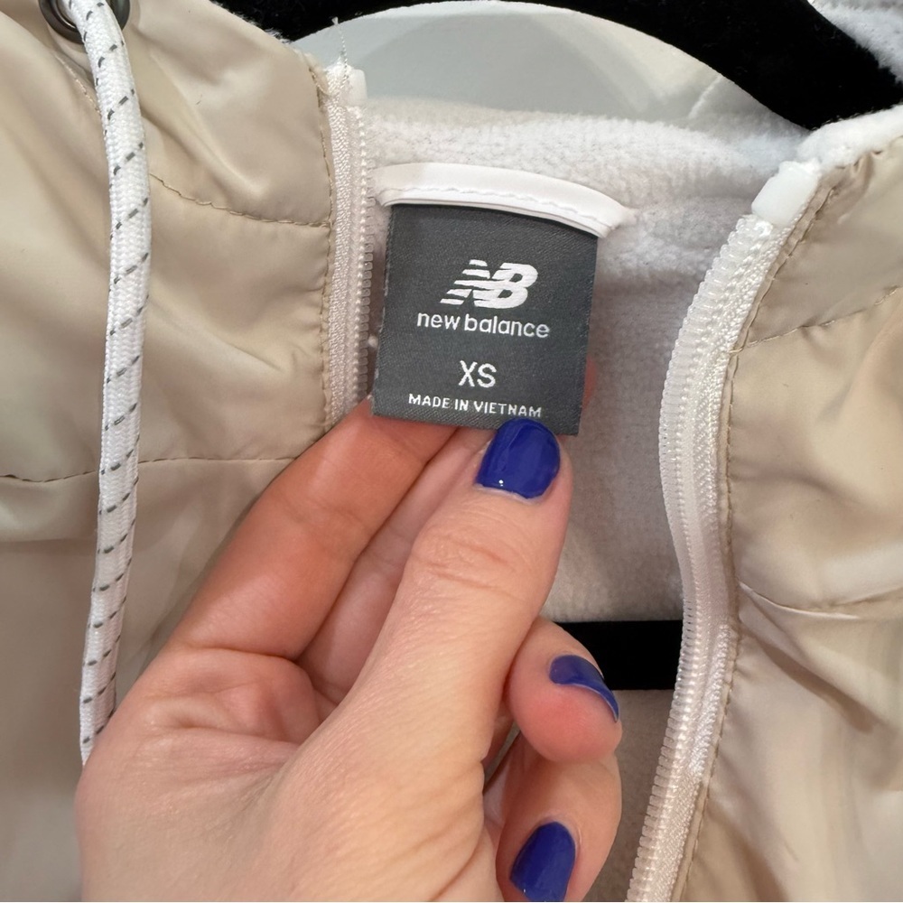 New Balance Fleece Lined Windbreaker Jacket Tan & White XS - Picture 4 of 8